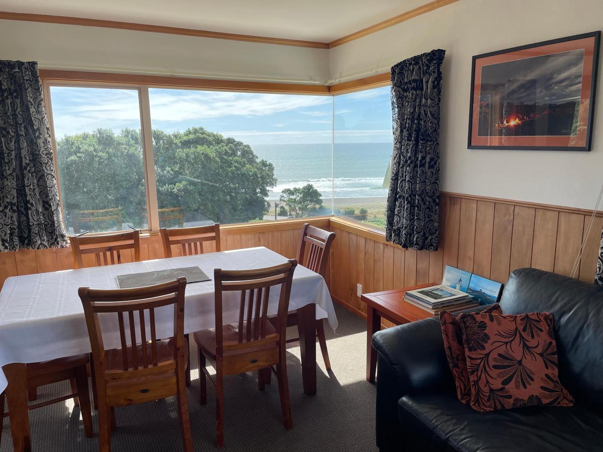 49 On Jans Beach Break Oakura Exterior photo