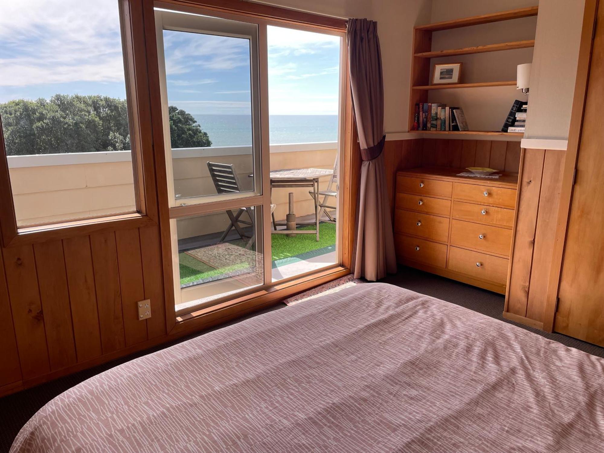 49 On Jans Beach Break Oakura Exterior photo